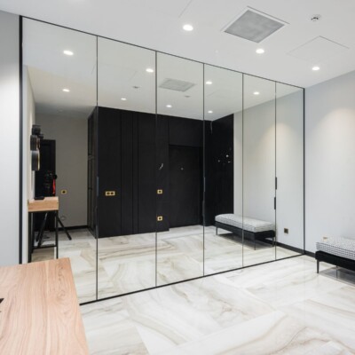 Transforme ambientes com espelhos personalizados, que ampliam espaços, valorizam a decoração e garantem acabamento impecável. espelhos